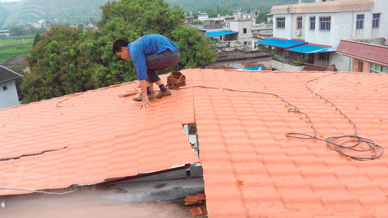 平顶山屋顶铺设安装合成树脂瓦时，牢牢记住这3点，就不怕屋顶出问题！